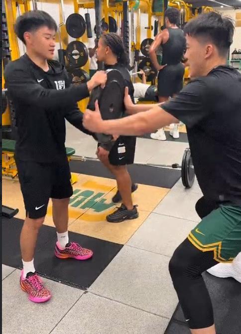 暑假结束了！王俊杰重返旧金山大学备战新赛季，赵维伦在列