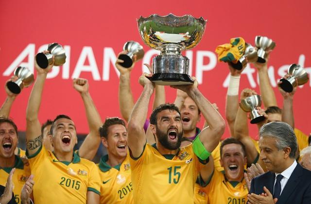 记者：前澳大利亚功勋国脚耶迪纳克跟随澳波加入森林教练组